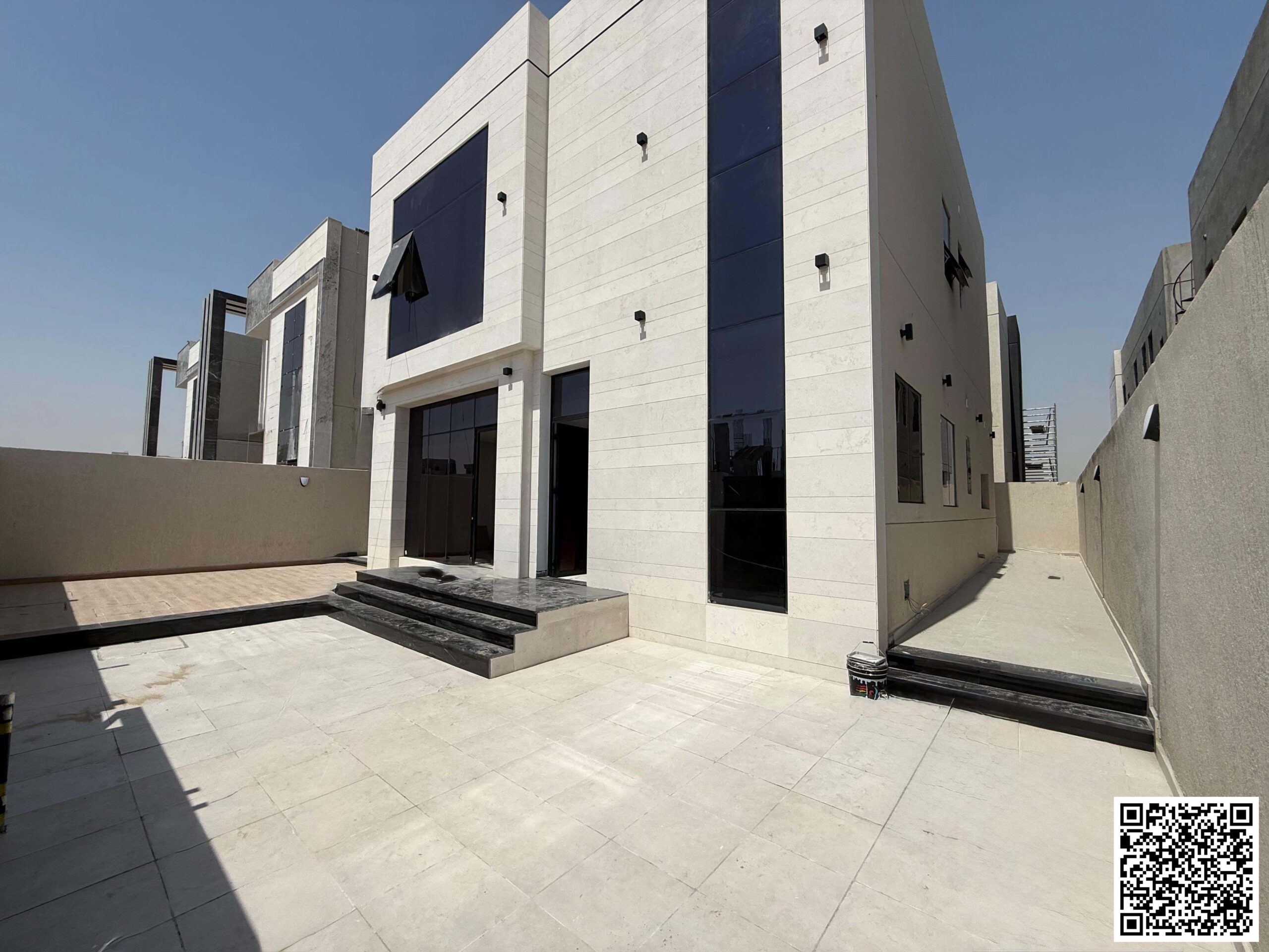 MODERN DESIGN VILLA